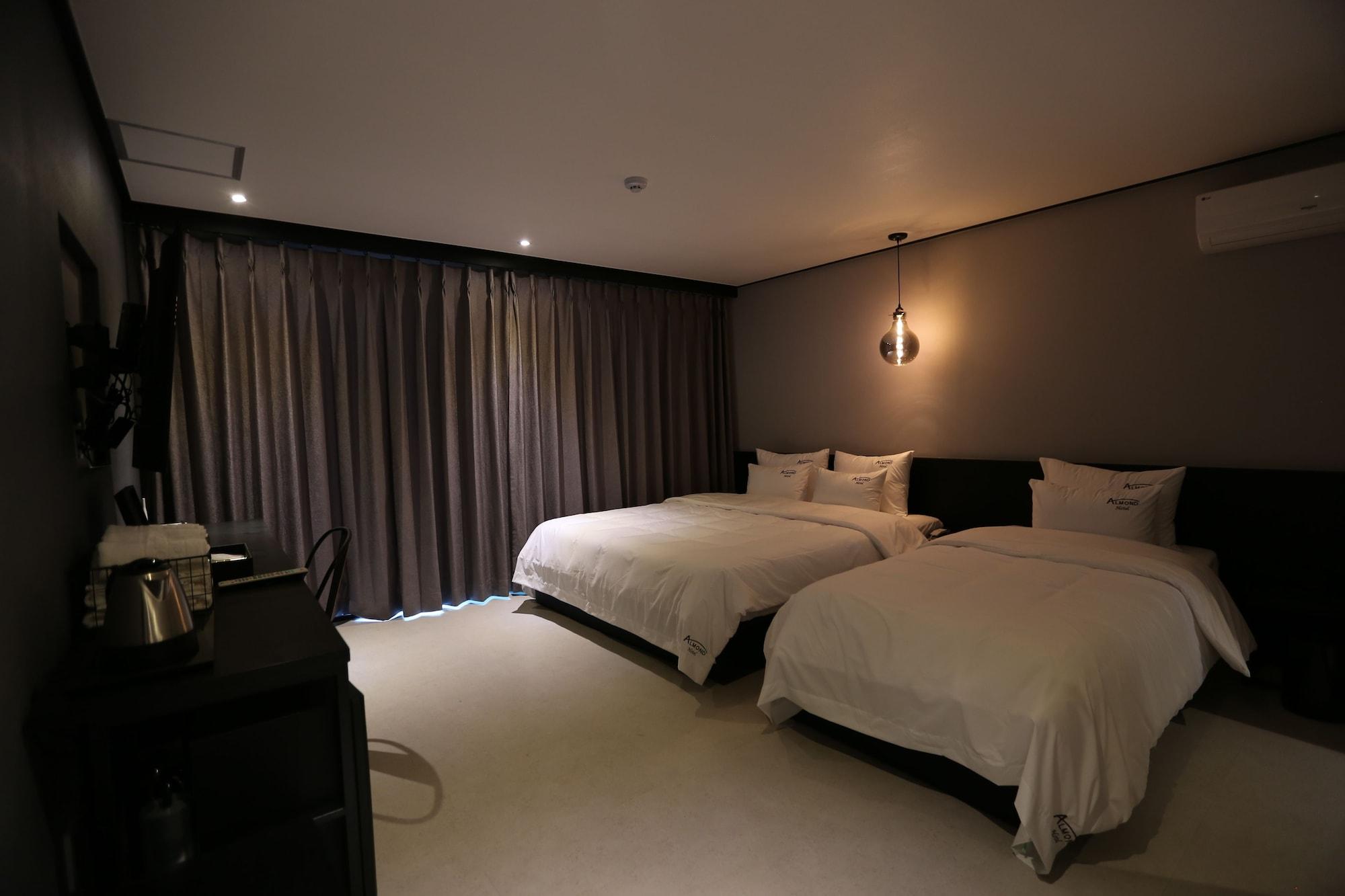 Almond Hotel Gupo Station Пусан Екстер'єр фото