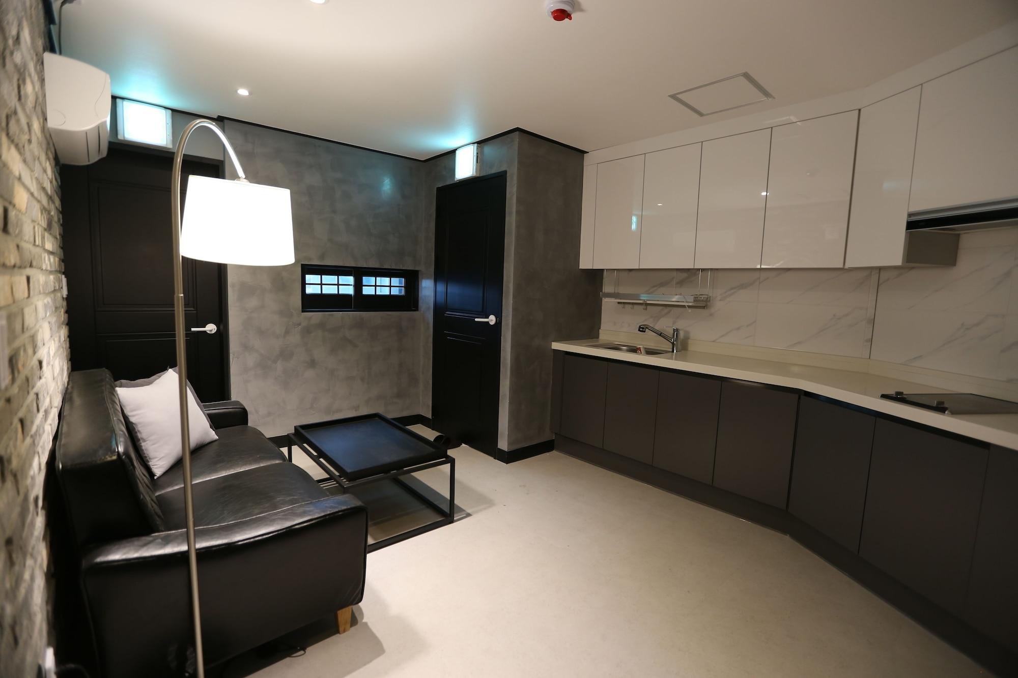Almond Hotel Gupo Station Пусан Екстер'єр фото