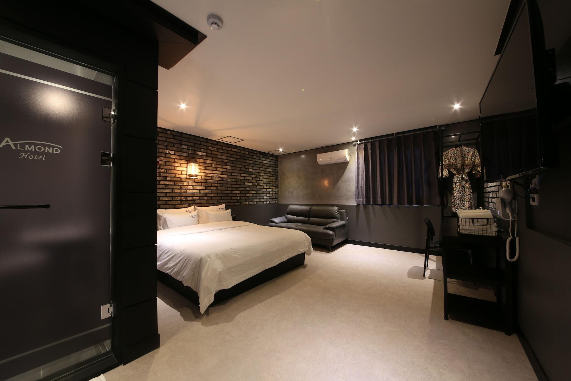 Almond Hotel Gupo Station Пусан Екстер'єр фото
