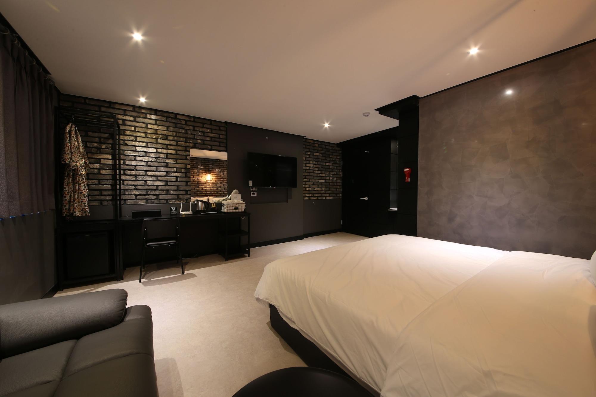Almond Hotel Gupo Station Пусан Екстер'єр фото