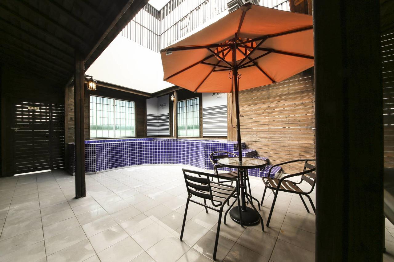 Almond Hotel Gupo Station Пусан Екстер'єр фото