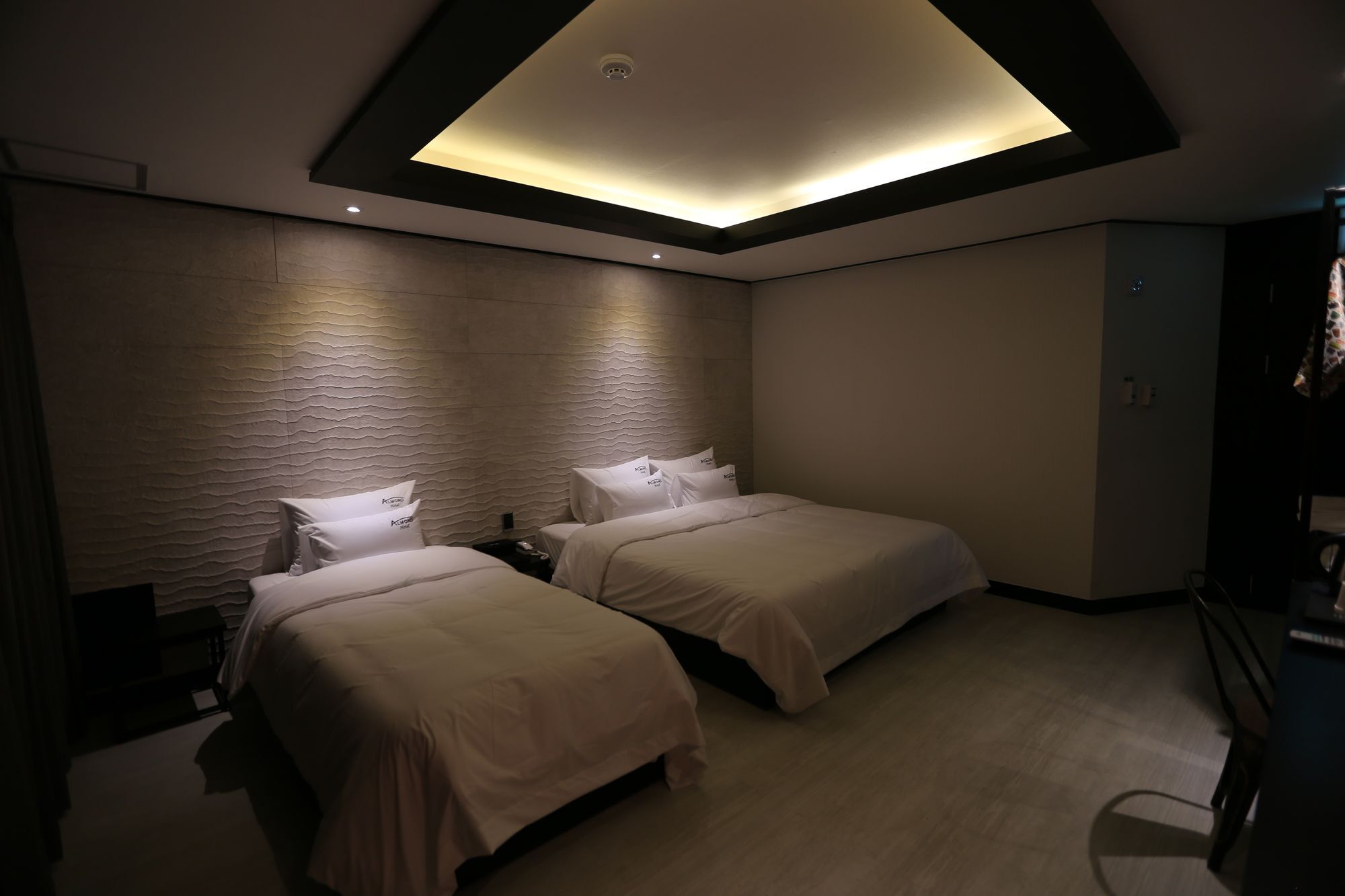 Almond Hotel Gupo Station Пусан Екстер'єр фото