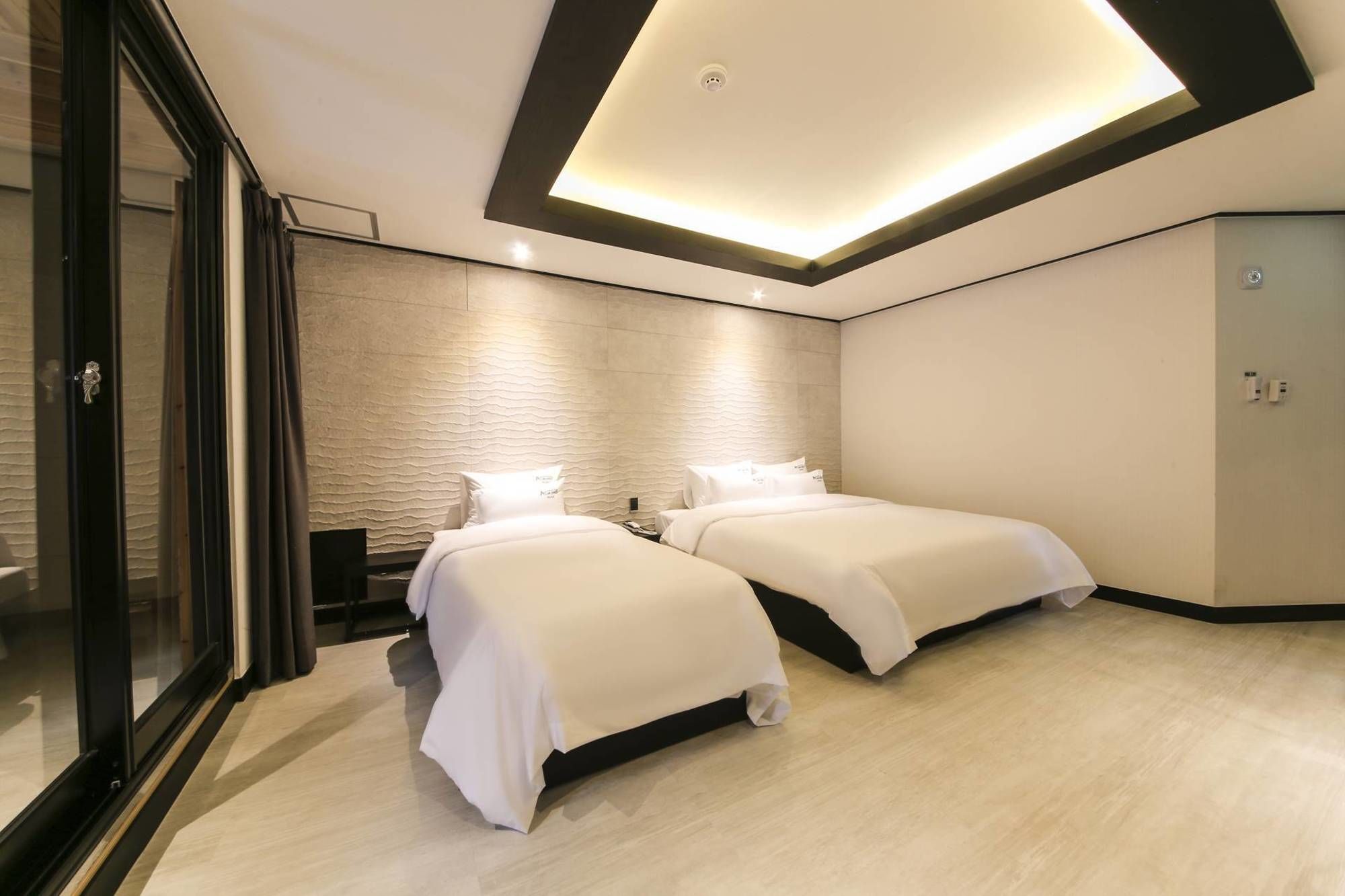 Almond Hotel Gupo Station Пусан Екстер'єр фото