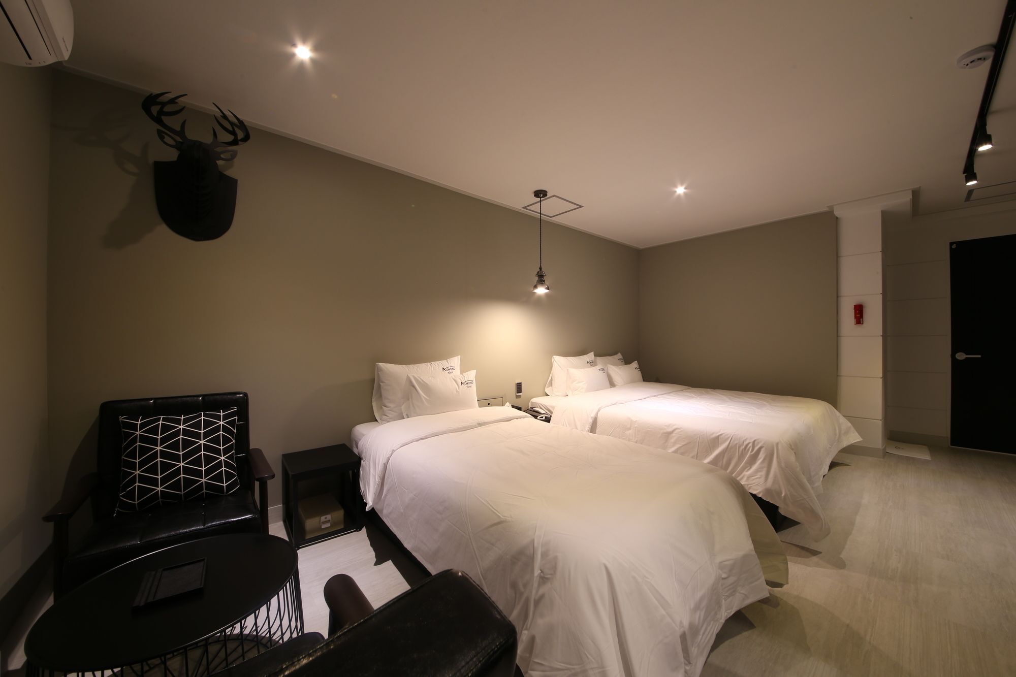Almond Hotel Gupo Station Пусан Екстер'єр фото