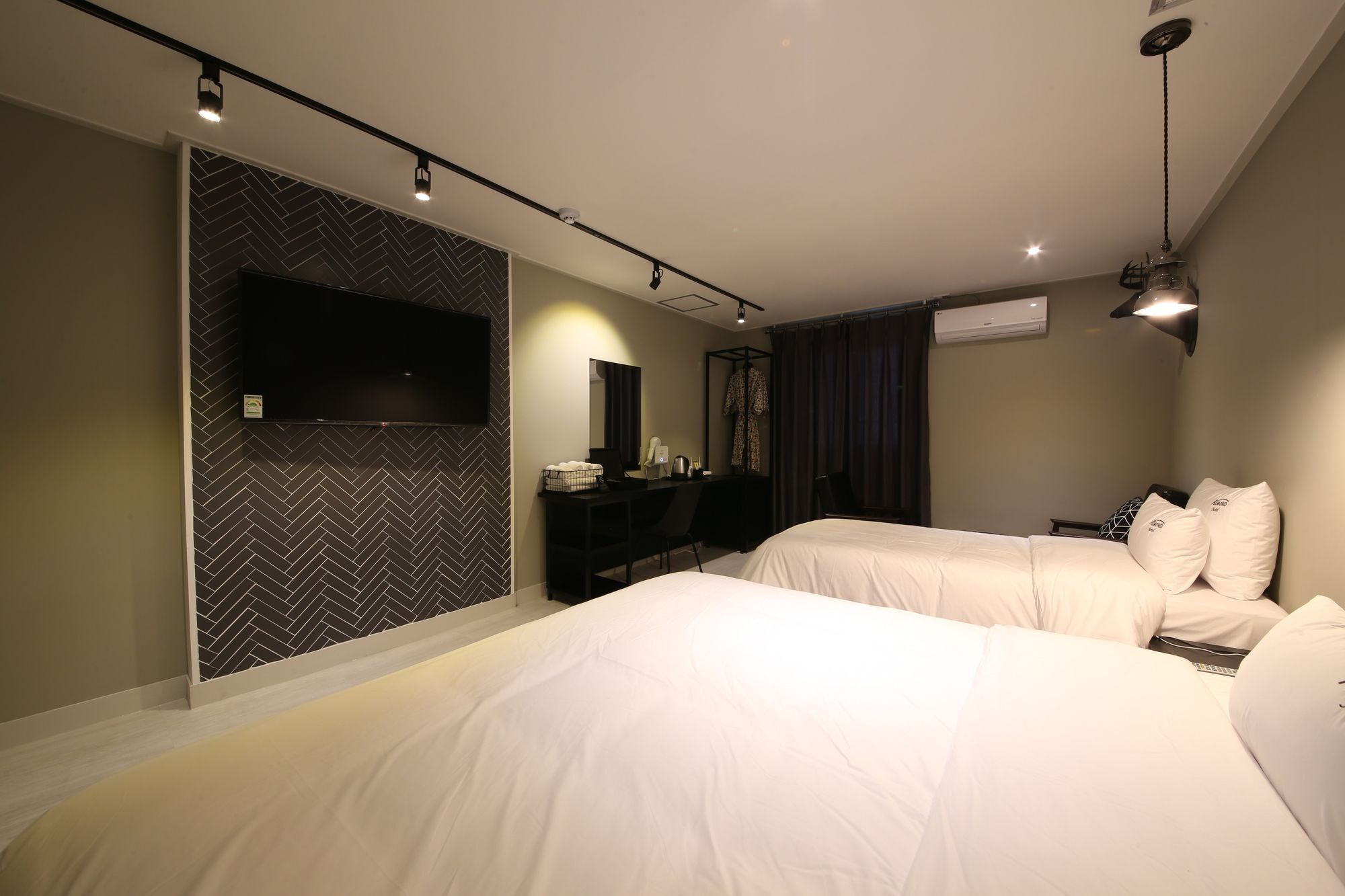 Almond Hotel Gupo Station Пусан Екстер'єр фото