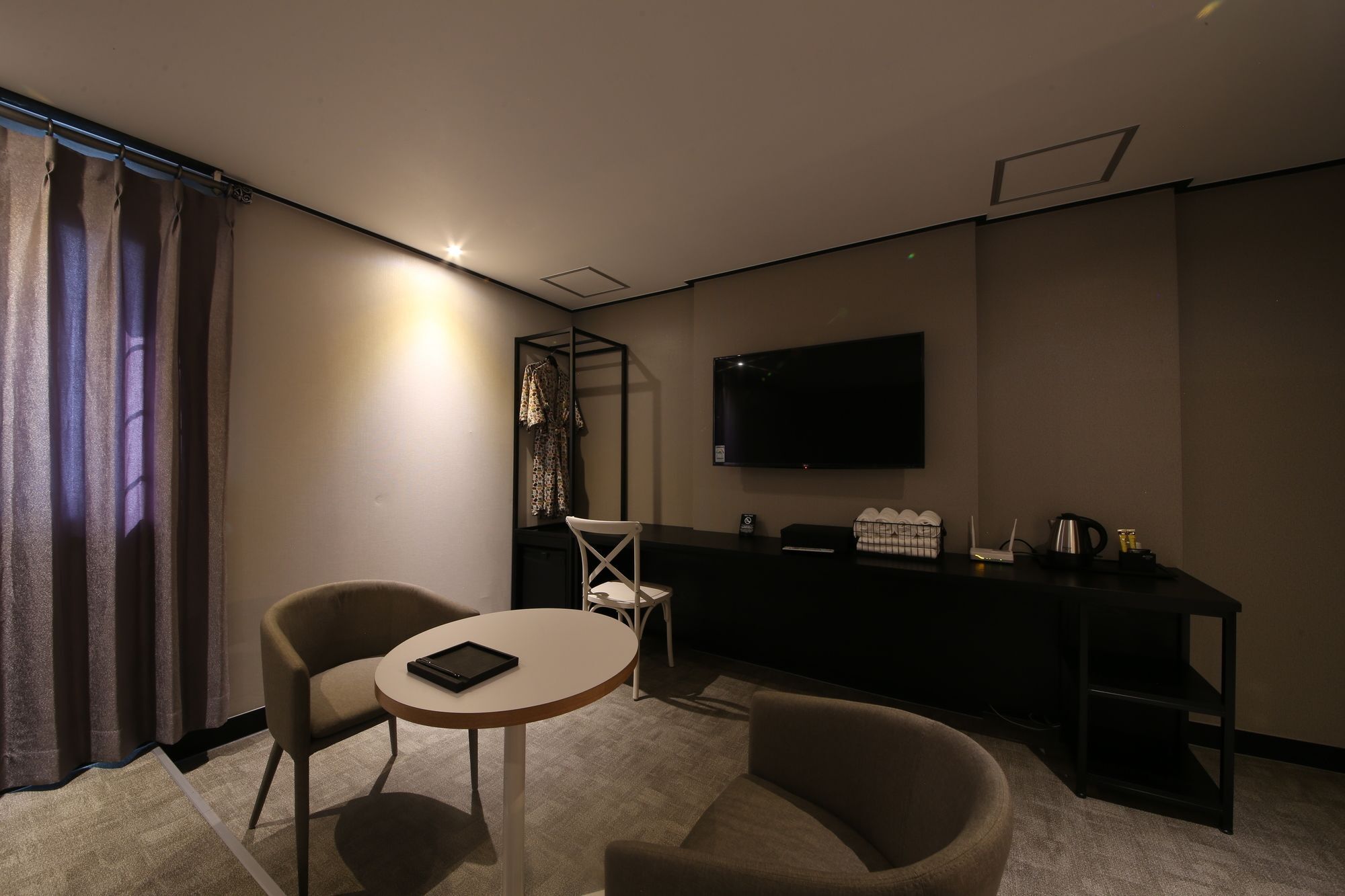 Almond Hotel Gupo Station Пусан Екстер'єр фото