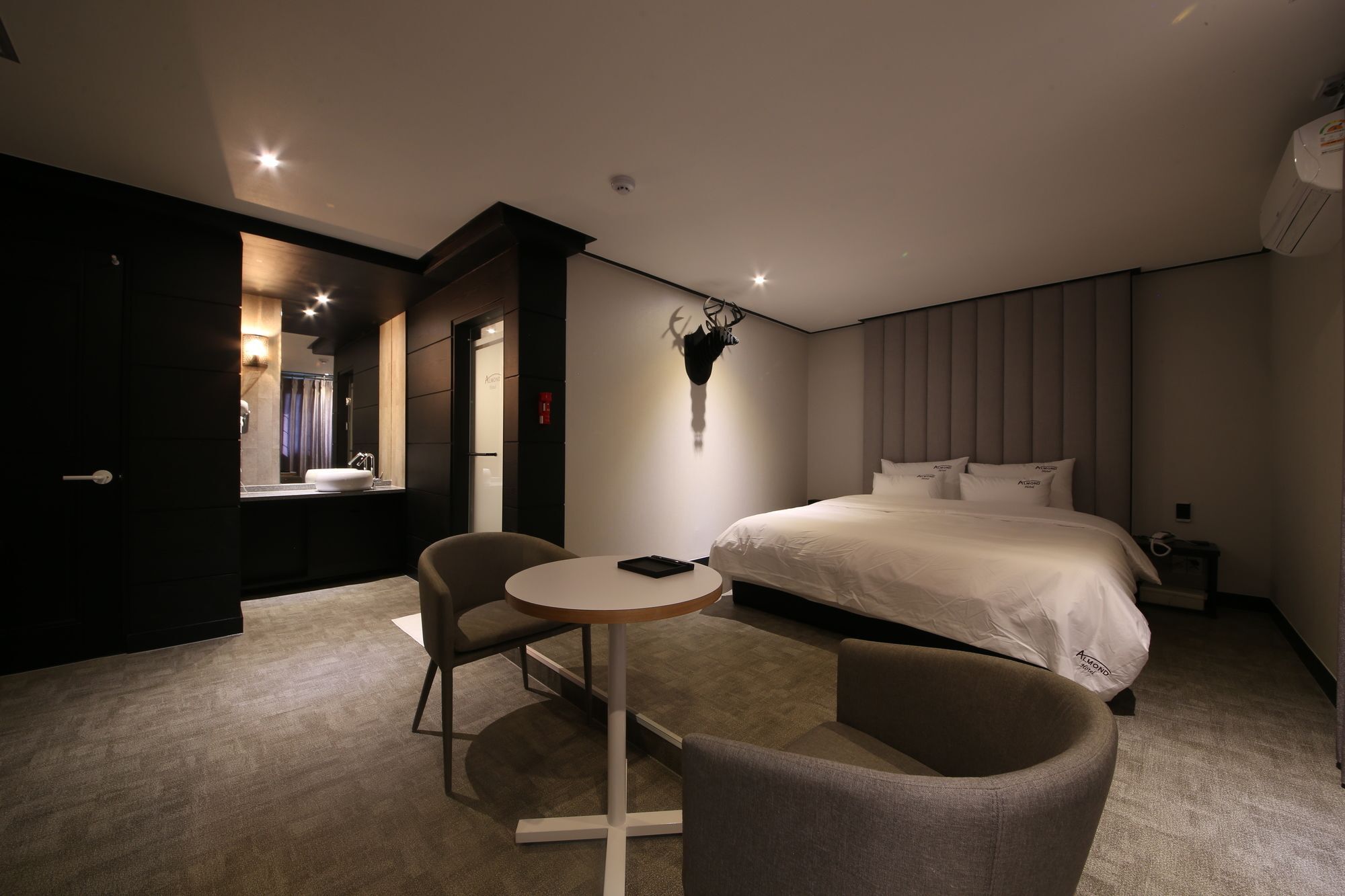 Almond Hotel Gupo Station Пусан Екстер'єр фото