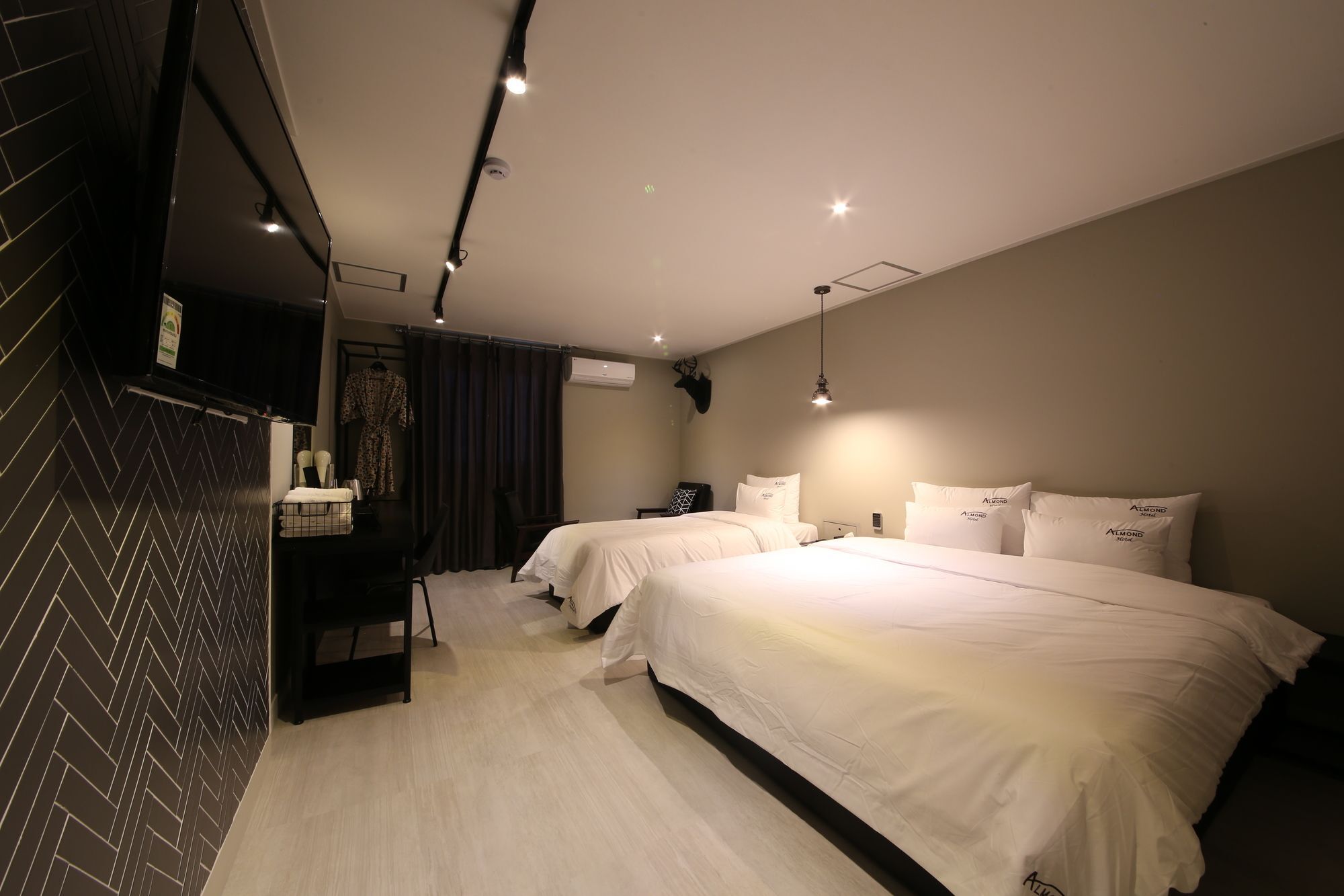 Almond Hotel Gupo Station Пусан Екстер'єр фото