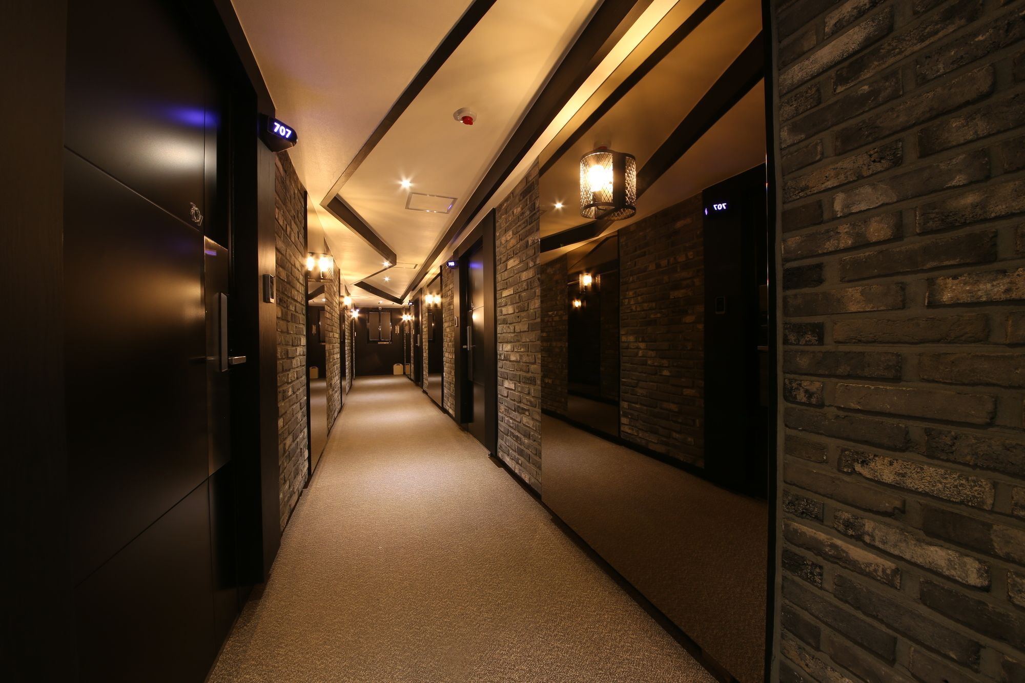 Almond Hotel Gupo Station Пусан Екстер'єр фото