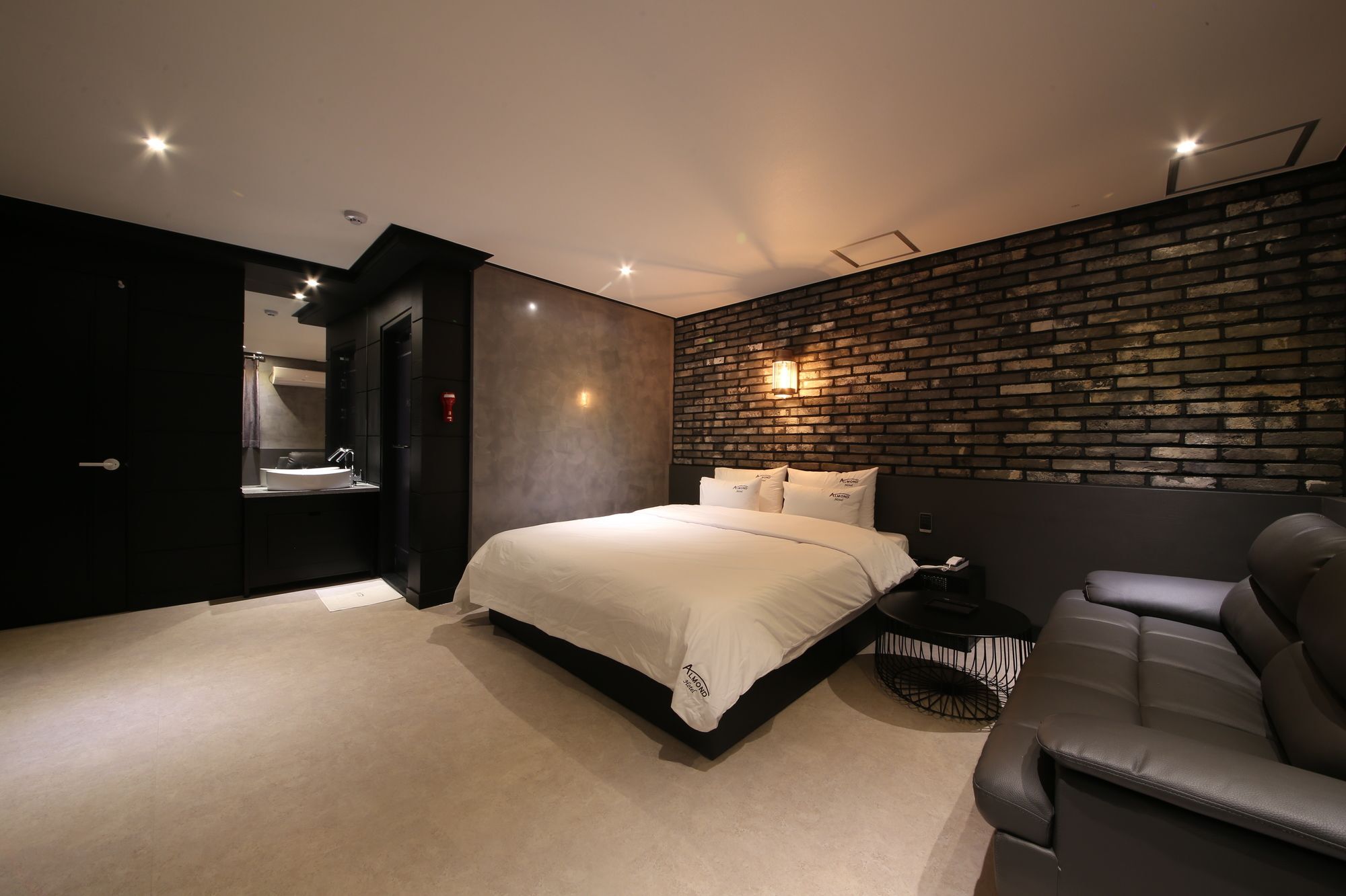 Almond Hotel Gupo Station Пусан Екстер'єр фото